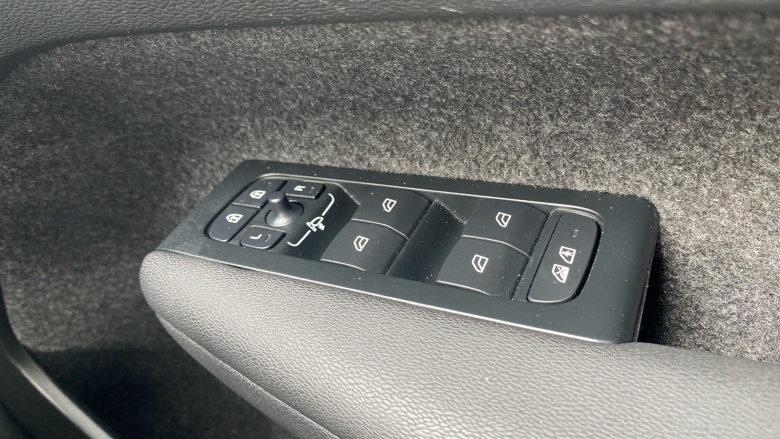 Volvo XC40 2.0 B3P Plus Black Edition 5dr Auto Petrol Estate